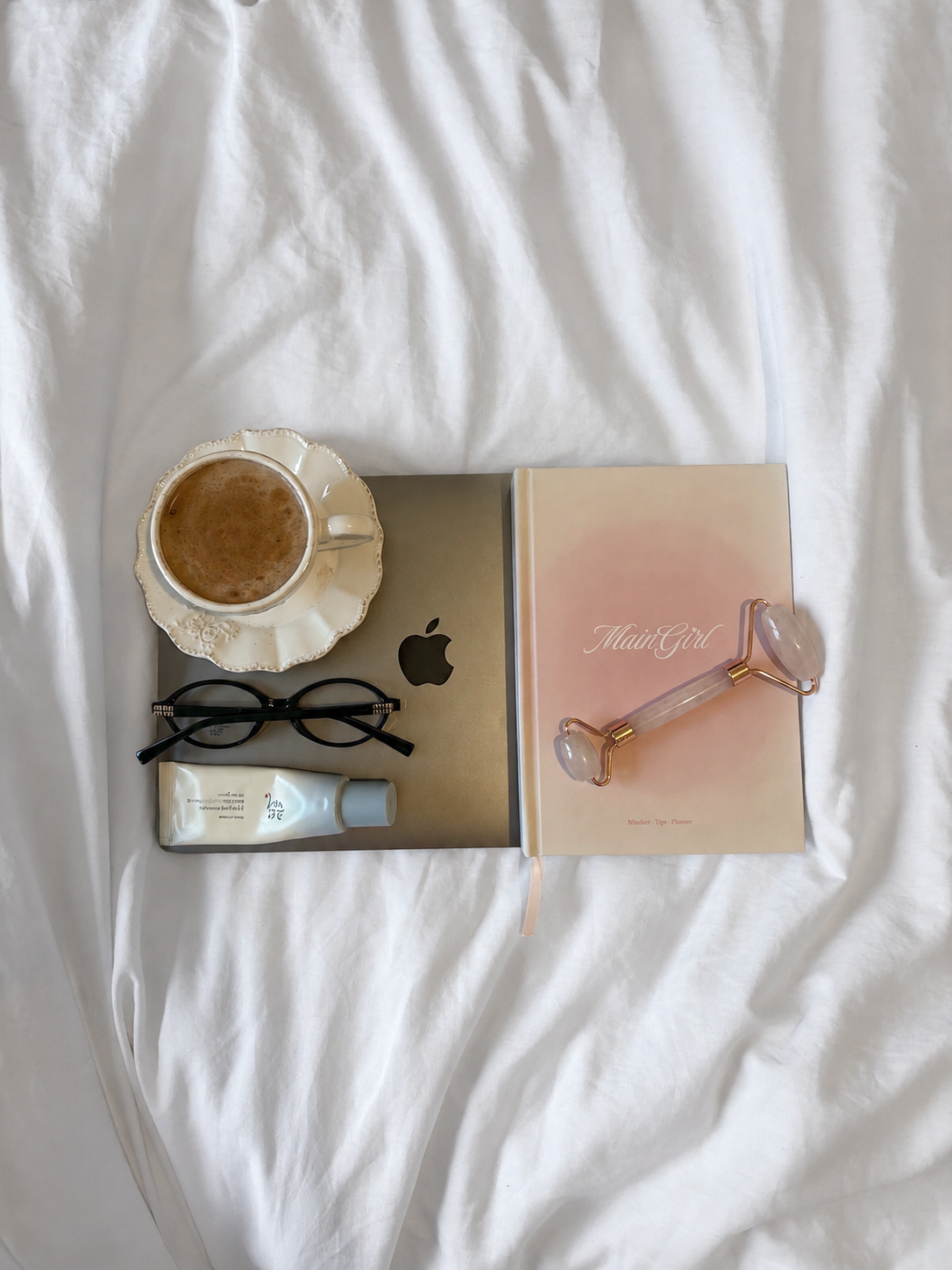 MainGirl Book