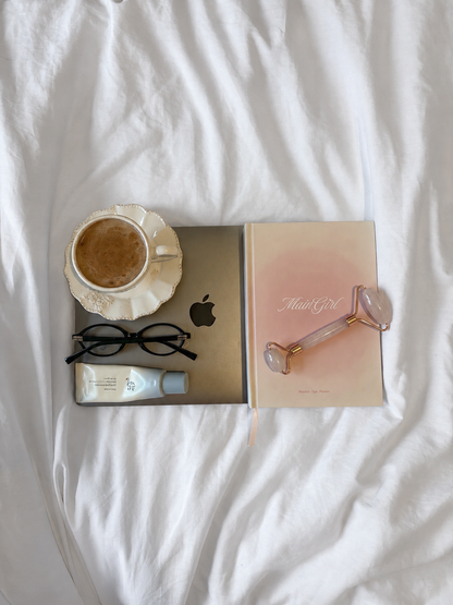 MainGirl Book