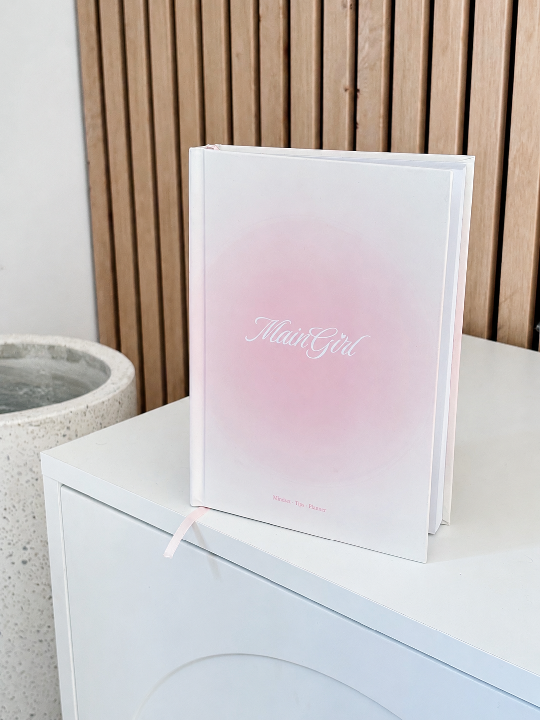 MainGirl Book