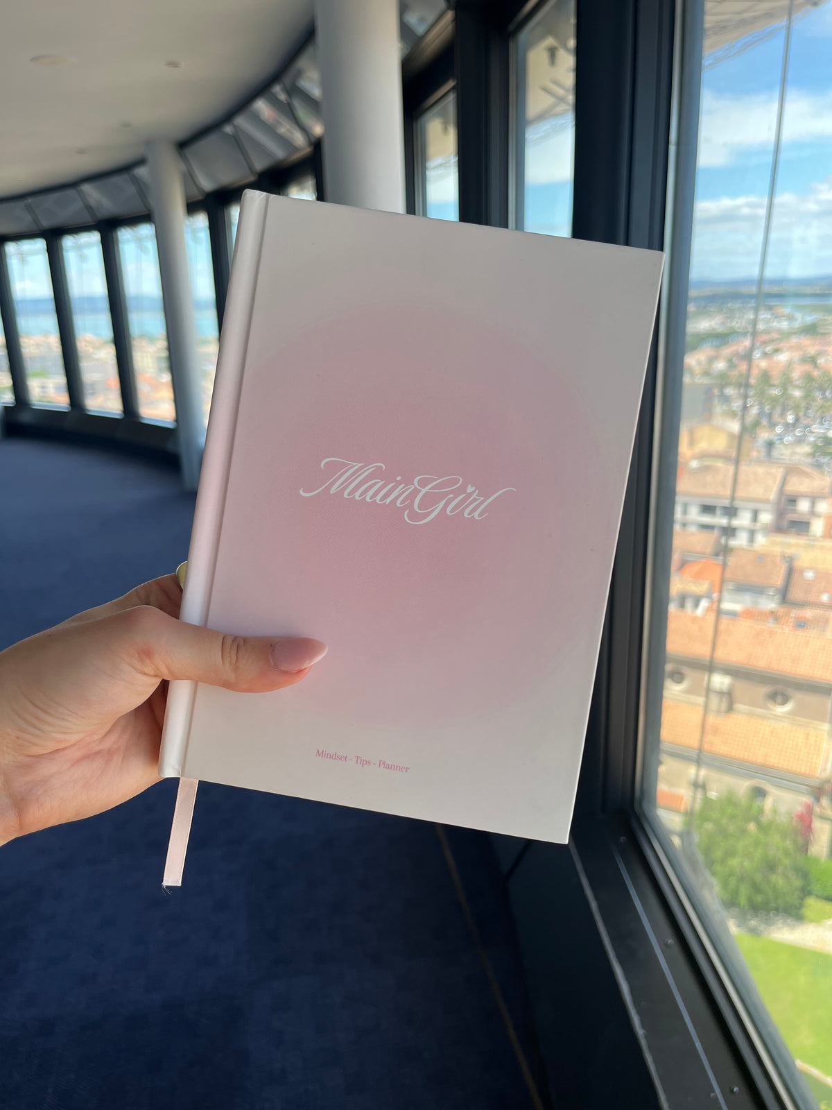 MainGirl Book
